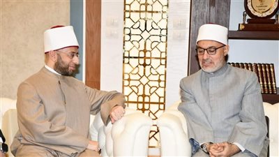 وزير الأوقاف يهنئ المفتي بثقة رئيس الجمهورية