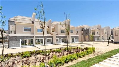 وزير الإسكان يتابع موقف تنفيذ أبراج وفيلات التجمع العمراني 