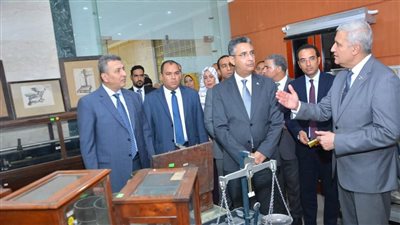وزير التموين يتفقد مصلحة دمغ المصوغات والموازين