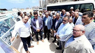 وزير الإسكان ومحافظ الإسكندرية يختتمان جولتهما بتفقد مشروع توسعة كورنيش الإسكندرية من المنتزه إلى فندق المحروسة