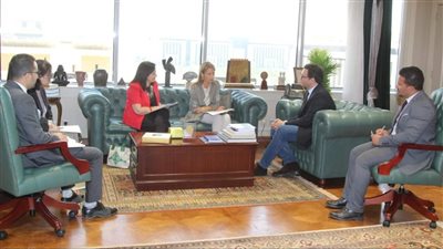 مصر واليونسكو تتعاونان للاحتفاء بالأيام الدولية وتسجيل الحناء والسمسمية ضمن التراث العالمي.