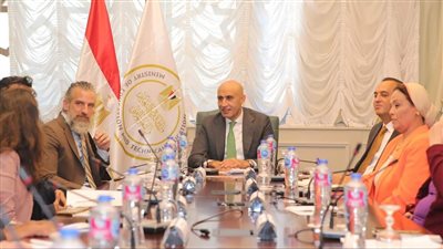 وزير التعليم يبحث مع ممثل 