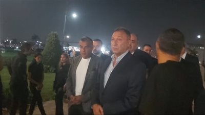 محمود الخطيب يقدم واجب العزاء في وفاة نجل محمود طاهر بمسجد المشير