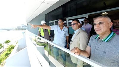 وزير الإسكان يتفقد أعمال تشطيب وحدات الأبراج الشاطئية.. وسير العمل بكمبوند 