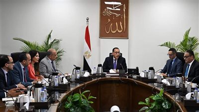 رئيس الوزراء يستعرض خطط ومشروعات شركة 