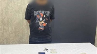 	“القبض على سائق بشركة توصيل شهيرة بتهمة سرقة أجنبية في قصر النيل”