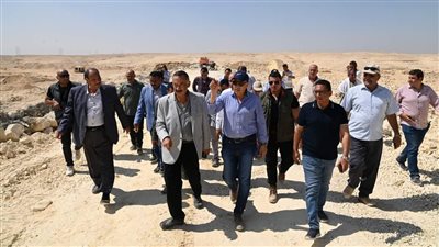 وزير الري يتفقد حالة منشآت ومخرات السيول في بني سويف