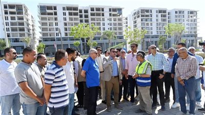 وزير الإسكان يتفقد أعمال تنفيذ الوحدات والفيلات والمرافق والطرق بكمبوند 