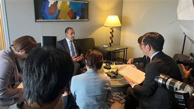 وزير الخارجية يلتقي بكبرى الصحف ووكالات الأنباء اليابانية على هامش مشاركته في الاجتماع الوزاري للتيكاد