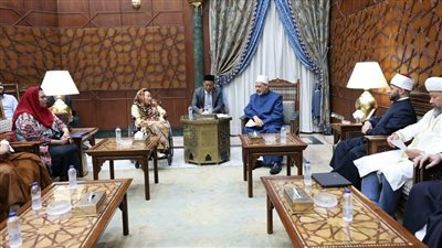 شيخ الأزهر يستقبل حرم الرئيس الإندونيسي السابق ومفتي كازاخستان وعددًا من ضيوف مؤتمر وزارة الأوقاف