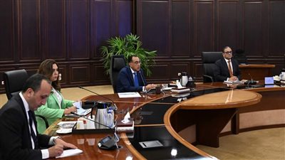 رئيس الوزراء: المحافظون مسئولون بصورة كاملة عن استيداء حق الدولة في الوحدات المُنفذة لساكني المناطق غير الآمنة