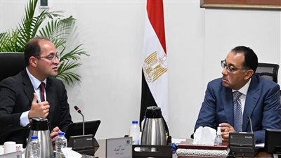 رئيس الوزراء يتابع مع وزير المالية جهود خفض الدين العام