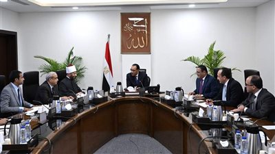 رئيس الوزراء يستعرض عددا من المشروعات الاستثمارية لهيئة الأوقاف