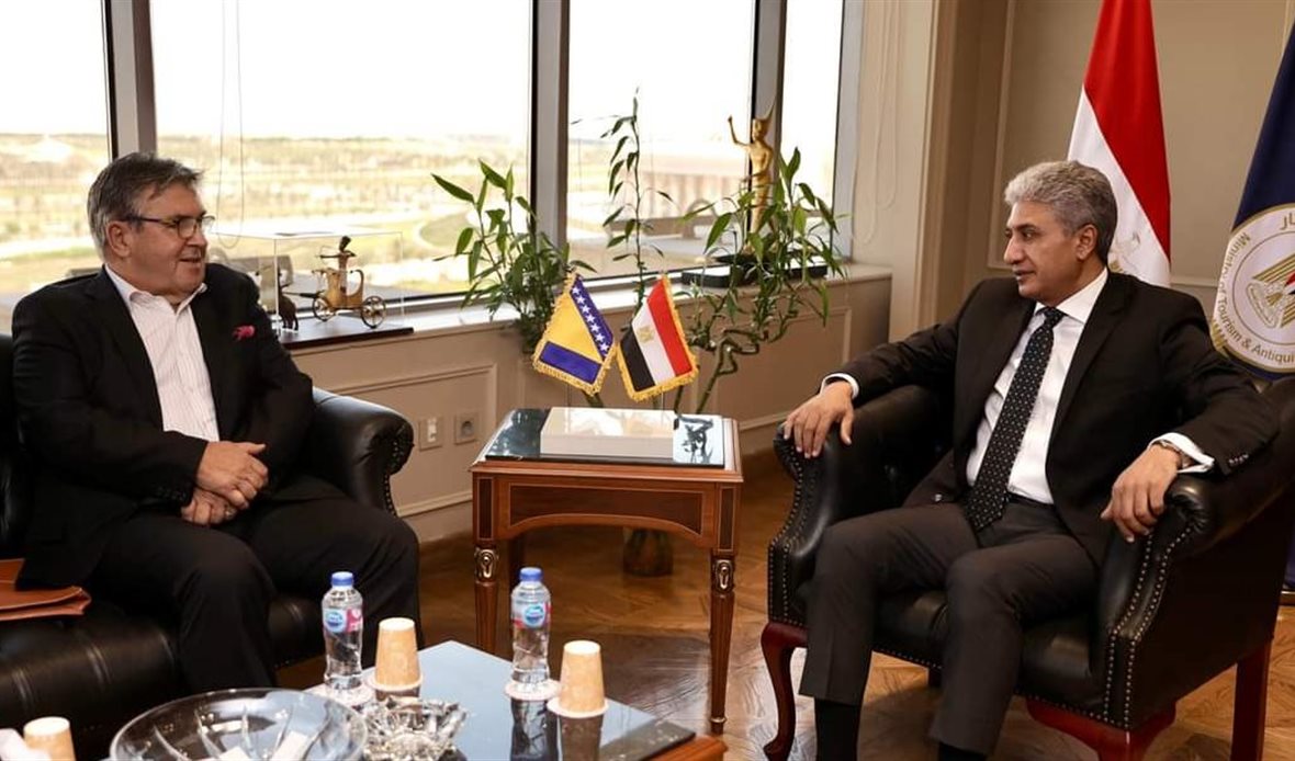 وزير السياحة والآثار