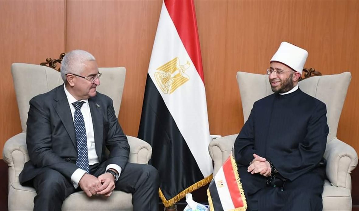 وزير الأوقاف وسفير