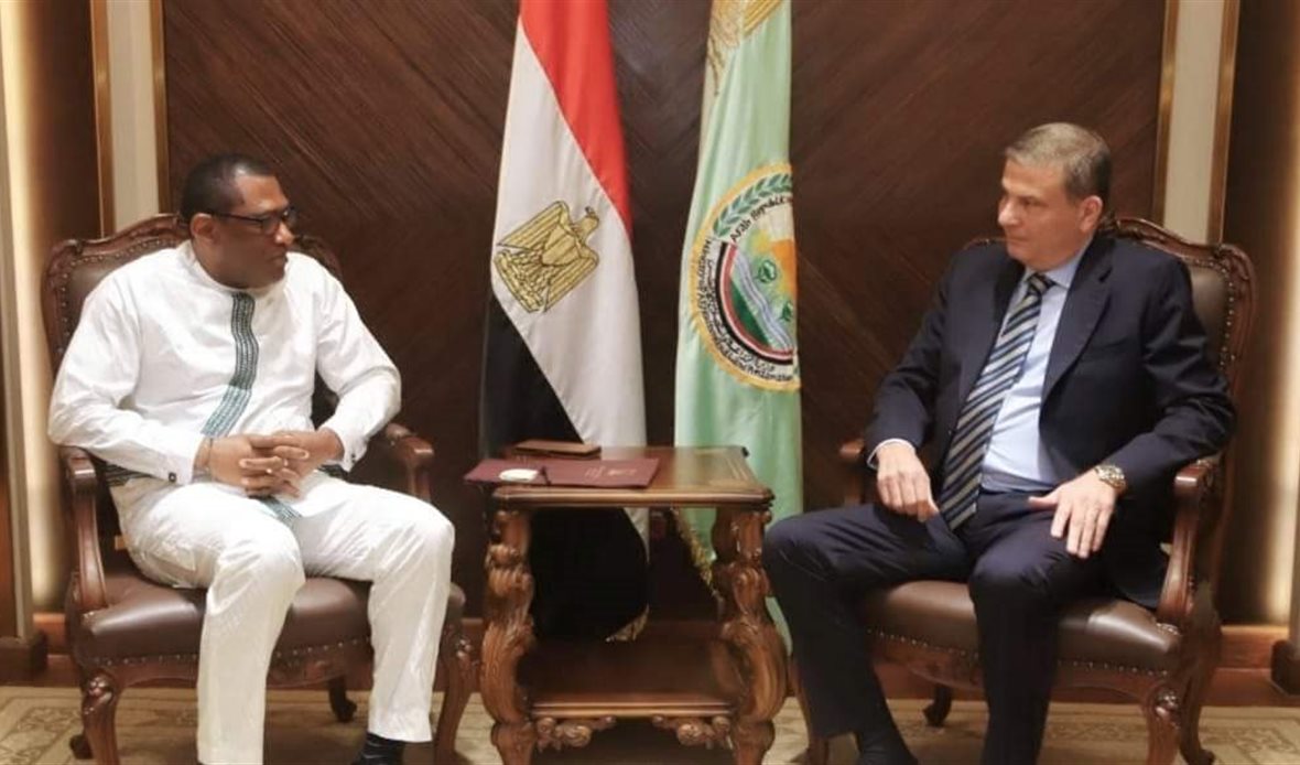 وزير الزراعة وسفير