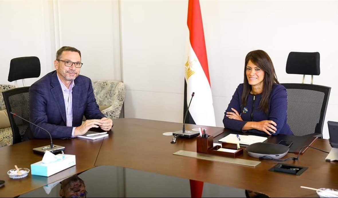 وزيرة التخطيط والرئيس
