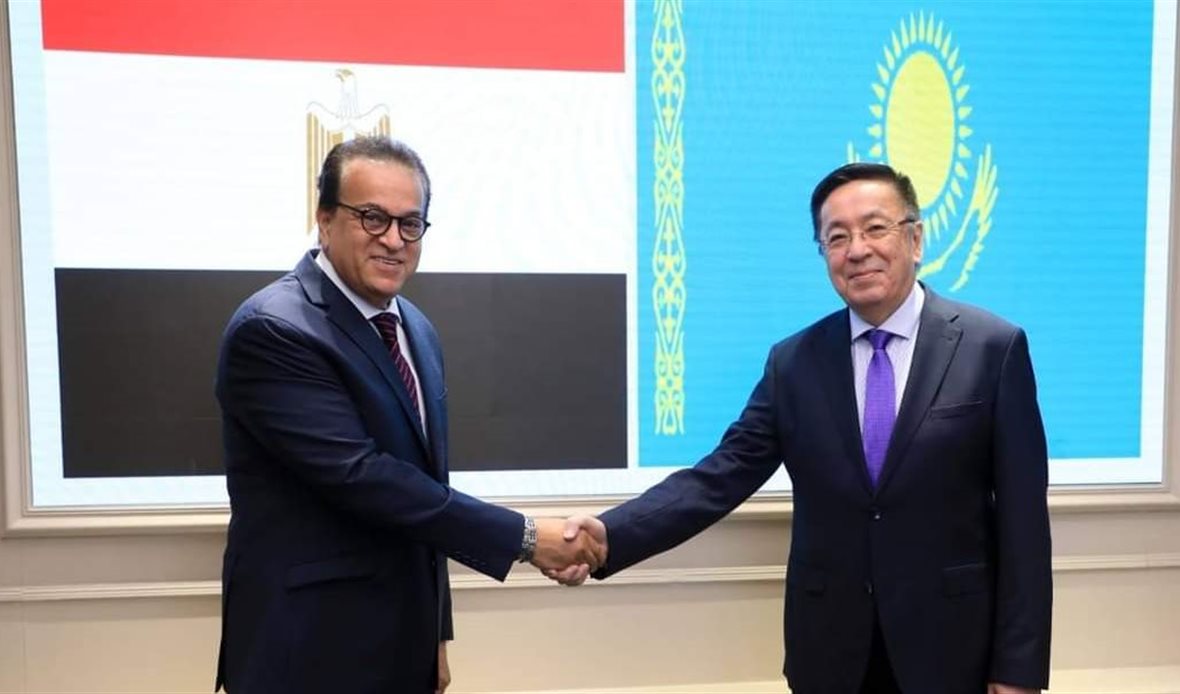 وزير الصحة وسفير