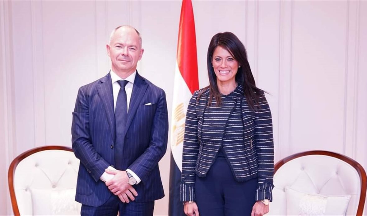 وزيرة التخطيط ومؤسس