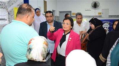 نائب وزير الصحة تتفقد مركز طب أسرة أول بدمياط.. وتوصي بالتدقيق في تسجيل بيانات متابعة نمو الطفل