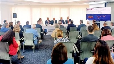 الرئيس التنفيذي للهيئة العامة للاستثمار يلتقي السفير الألماني بالقاهرة