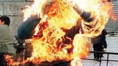 سيدة مسنّة تشعل النار في نفسها وتسير في الشارع بمنطقة الطالبية بسبب أزمة نفسية