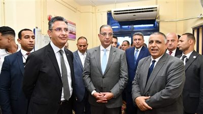 وزير التموين ومحافظ الفيوم يتفقدان الصومعة المعدنية والمخبز الآلي وخطوط الإنتاج بفرع مطاحن مصر الوسطى