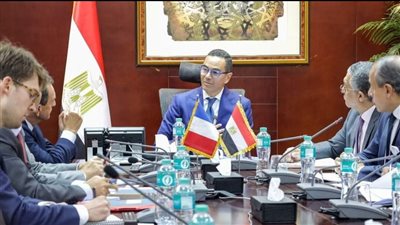 وزير الاستثمار يستقبل سفير فرنسا بالقاهرة لبحث سبل تعزيز العلاقات الاقتصادية المشتركة بين البلدين