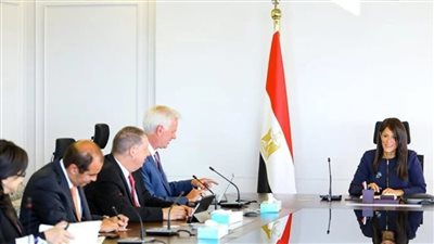 وزيرة التخطيط تبحث مع 