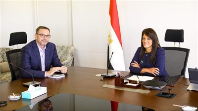 وزيرة التخطيط تلتقي الرئيس التنفيذي لبورصة المناخ في نيويورك