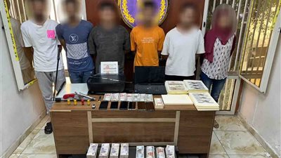 القبض على تشكيل عصابي بتهمة تزوير وترويج عملات وطنية مقلدة وبحوزتهم مليون ونصف مليون جنيه في القاهرة