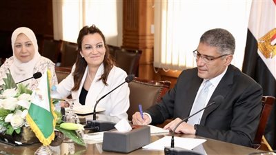 محافظ الجيزة يختار 15 مشروعًا للمبادرة الوطنية للمشروعات الخضراء الذكية ويعتمد مشروعًا سفيرًا للمحافظة