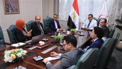 وزير الصحة يوجه بالتنسيق بين المبادرة الرئاسية «بداية جديدة لبناء الإنسان» وبرامج مؤسسة شباب القادة YLF