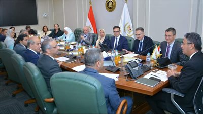 وزير التموين يجتمع مع وفد من البنك الدولي لمتابعة مستجدات مشروع زيادة السعات التخزينية لصوامع الحبوب