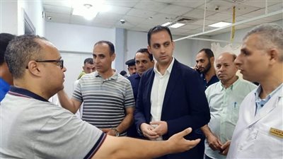 نائب وزير الصحة يطمئن على حالة مصابي حادث قطاري الزقازيق في مستشفى الأحرار التعليمي
