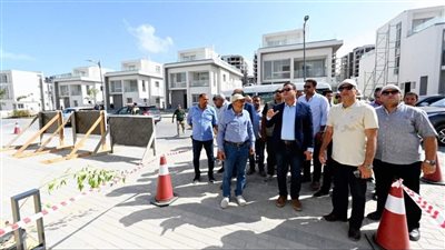 وزير الإسكان يتفقد موقف تسليم الوحدات السكنية لحاجزيها بـ