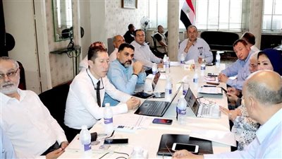 وزير قطاع الأعمال العام يستعرض مستجدات المشروع القومي لتطوير صناعة الغزل والنسيج