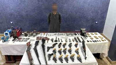 ضبط 21 قطعة سلاح ناري داخل ورشة سرية في أسيوط