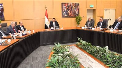 وزير الإسكان يلتقي أعضاء جمعية مستثمري العاشر من رمضان
