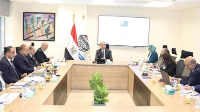 وزير قطاع الأعمال يعقد اجتماعا بالرؤساء التنفيذيين لشركات «القابضة للسياحة»