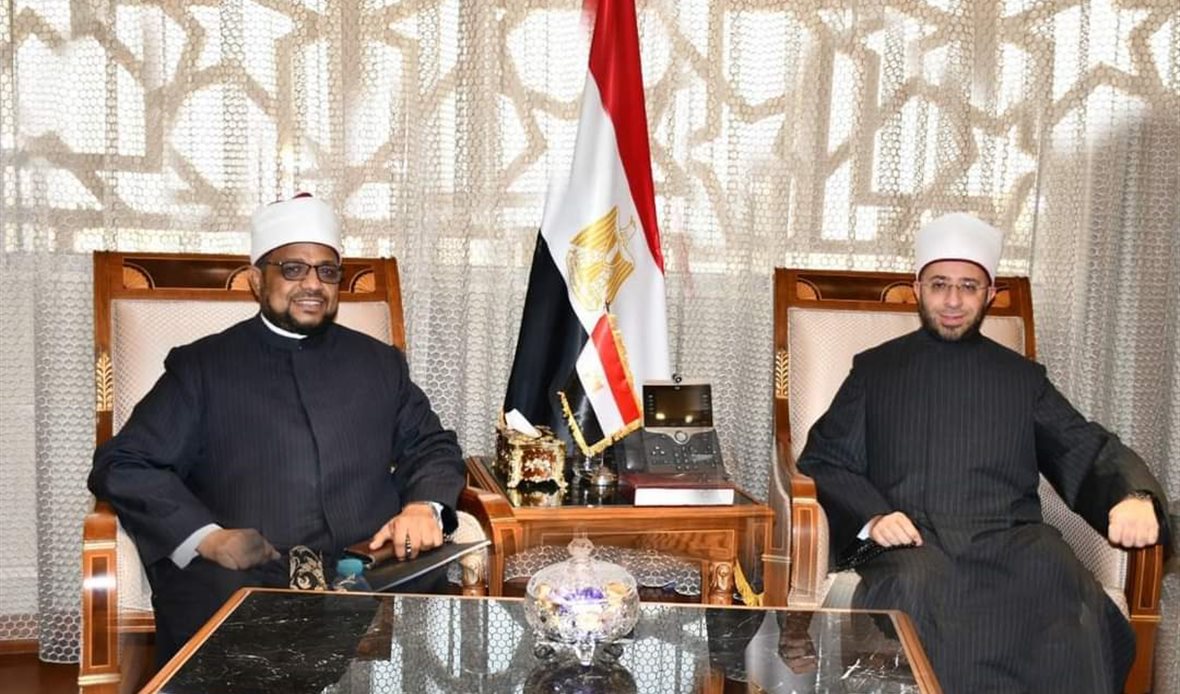 وزير الأوقاف وأمين