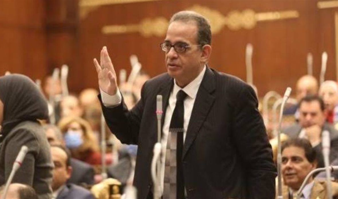 النائب طارق عبدالعزيز