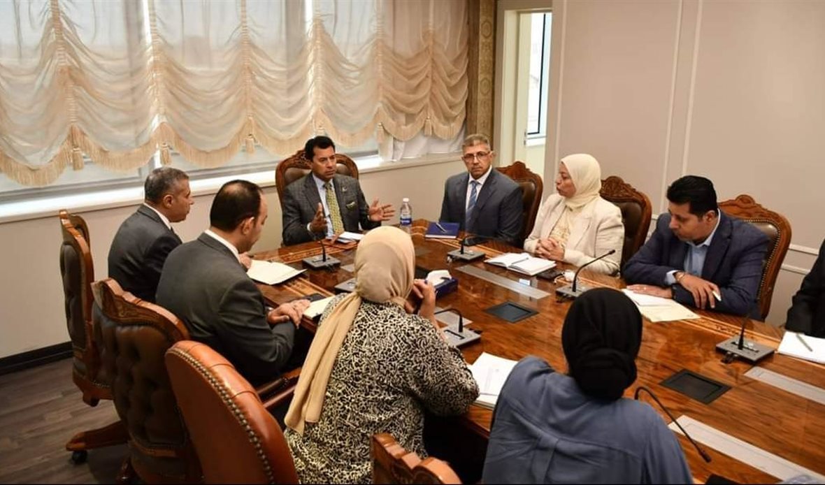 اجتماع وزير الشباب