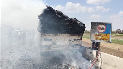 “حريق سيارة تريلا محملة بالكرتون على الطريق الإقليمي بالمنوفية يؤدي إلى اختناقات مرورية”