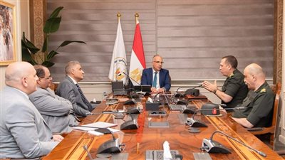 وزير الري يلتقي مدير عام جهاز مشروعات أراضي القوات المسلحة