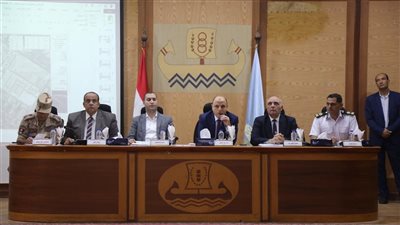 محافظ كفر الشيخ يقود المجلس التنفيذي لتطوير الخدمات وتحديث المناطق الصناعية