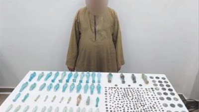 ضبط 369 قطعة أثرية بحوزة مزارع فى أسيوط قبل بيعهم