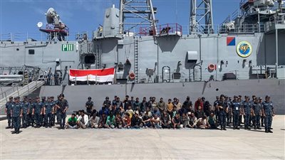 القوات البحرية تنجح في إنقاذ مركب هجرة غير شرعية على متنها 45 فرد 