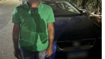 على طريقة الأفلام ..ميكروباص تصطدم بـ قائد دراجة نارية وسيارة آخرى تدهسه فى مصر الجديدة