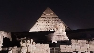 إضاءة أهرامات الجيزة وتمثال أبو الهول لمدة ساعتين احتفالا باليوم العالمي للسياحة